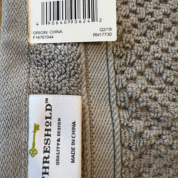 Threshold bath towel set - NWT - embroidered with flowers & Katy - Classic Gray - Picture 7 of 10